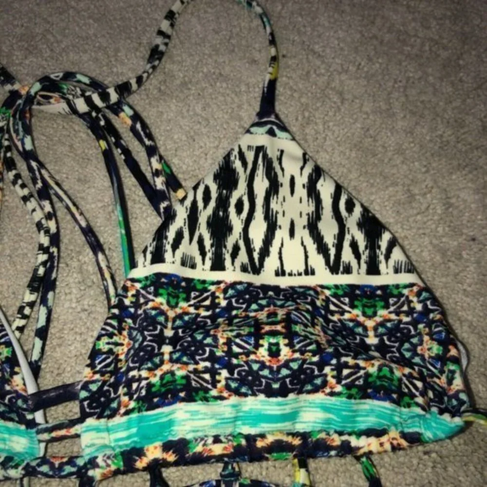 Express Swim Medium Bikini Top Multi‎ colored